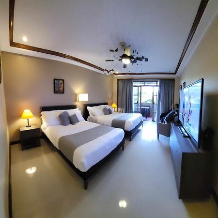 Charming Garden View,Privately Owned Deluxe Room At The Manor By Mist And Pine Baguio City Exterior photo