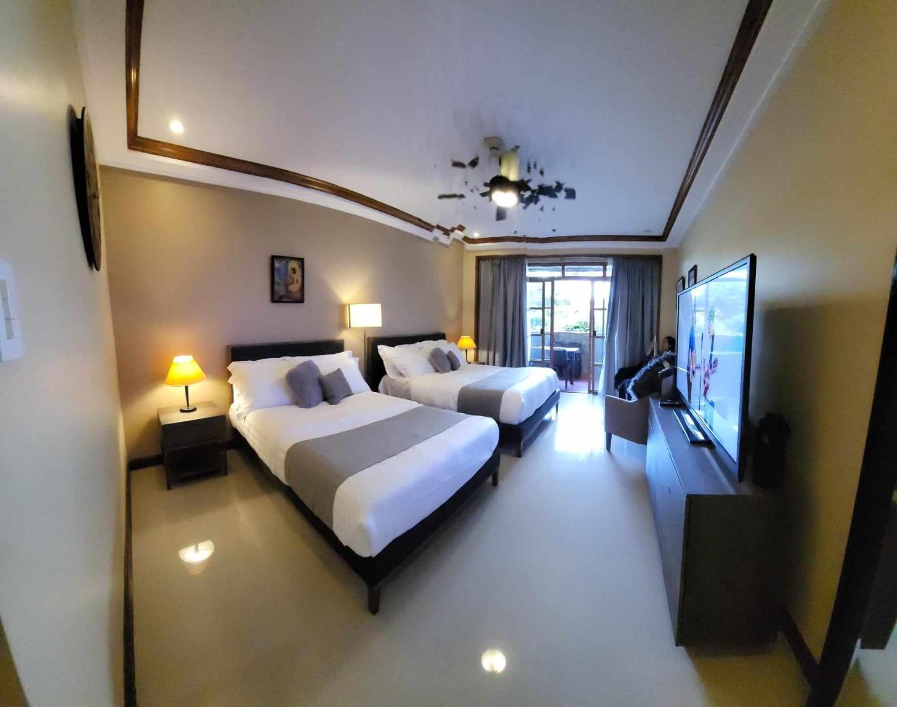 Charming Garden View,Privately Owned Deluxe Room At The Manor By Mist And Pine Baguio City Exterior photo